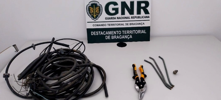 Detenção por furto de metais não preciosos